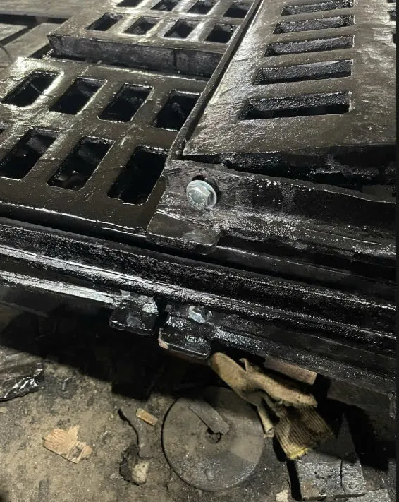 bộ lưới chắn rác gang kèm bulong