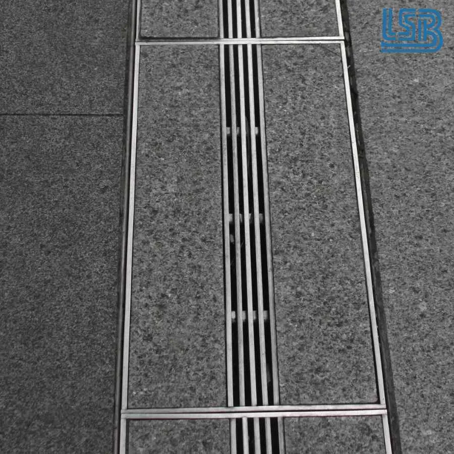 Khe hẹp giúp thu nước nhanh và an toàn cho người đi bộ