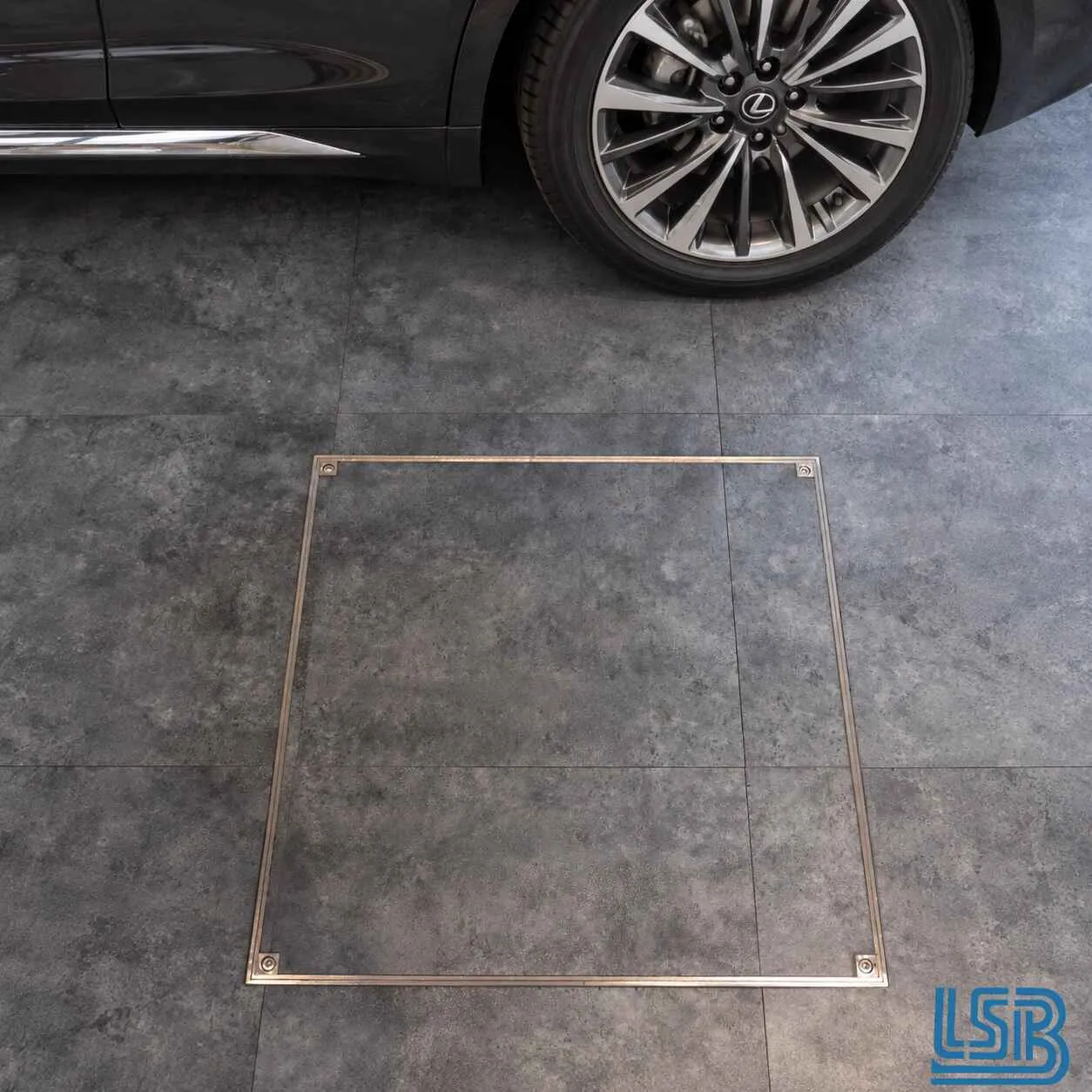 Nắp bể ngăn mùi 2 roan su mang lại vẻ đẹp liền mạch cho mặt sàn